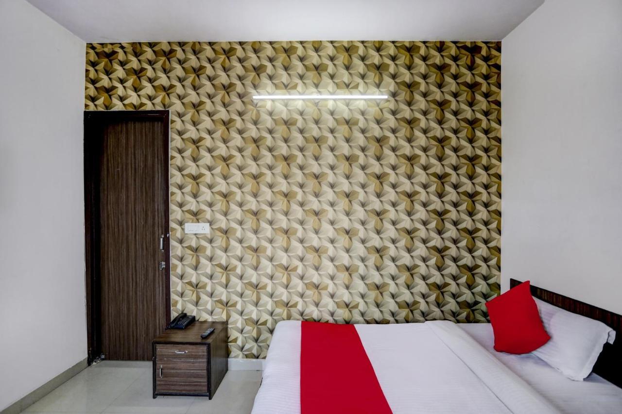 Hotel O Blissbourn Нью-Дели Экстерьер фото