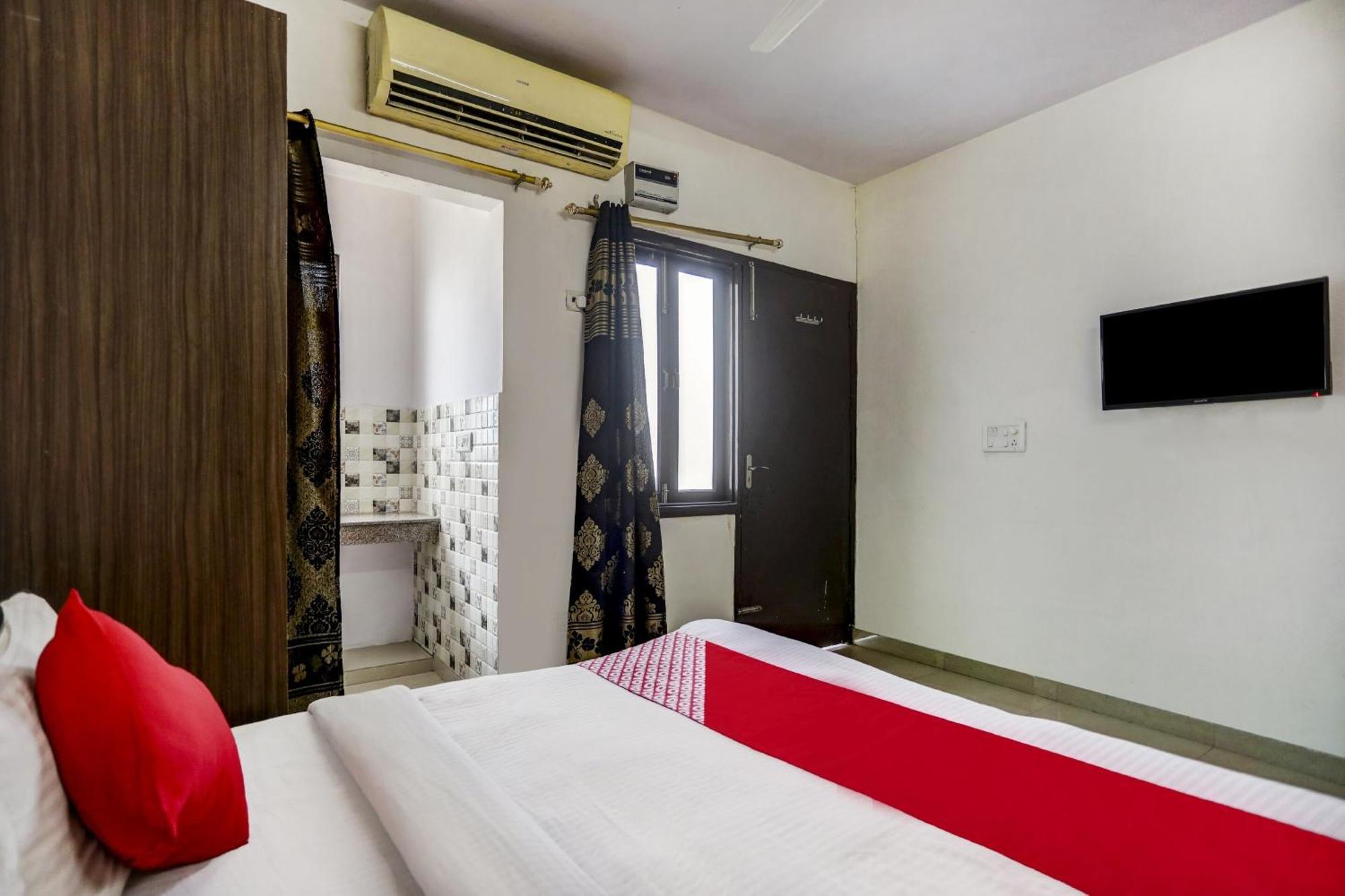 Hotel O Blissbourn Нью-Дели Экстерьер фото